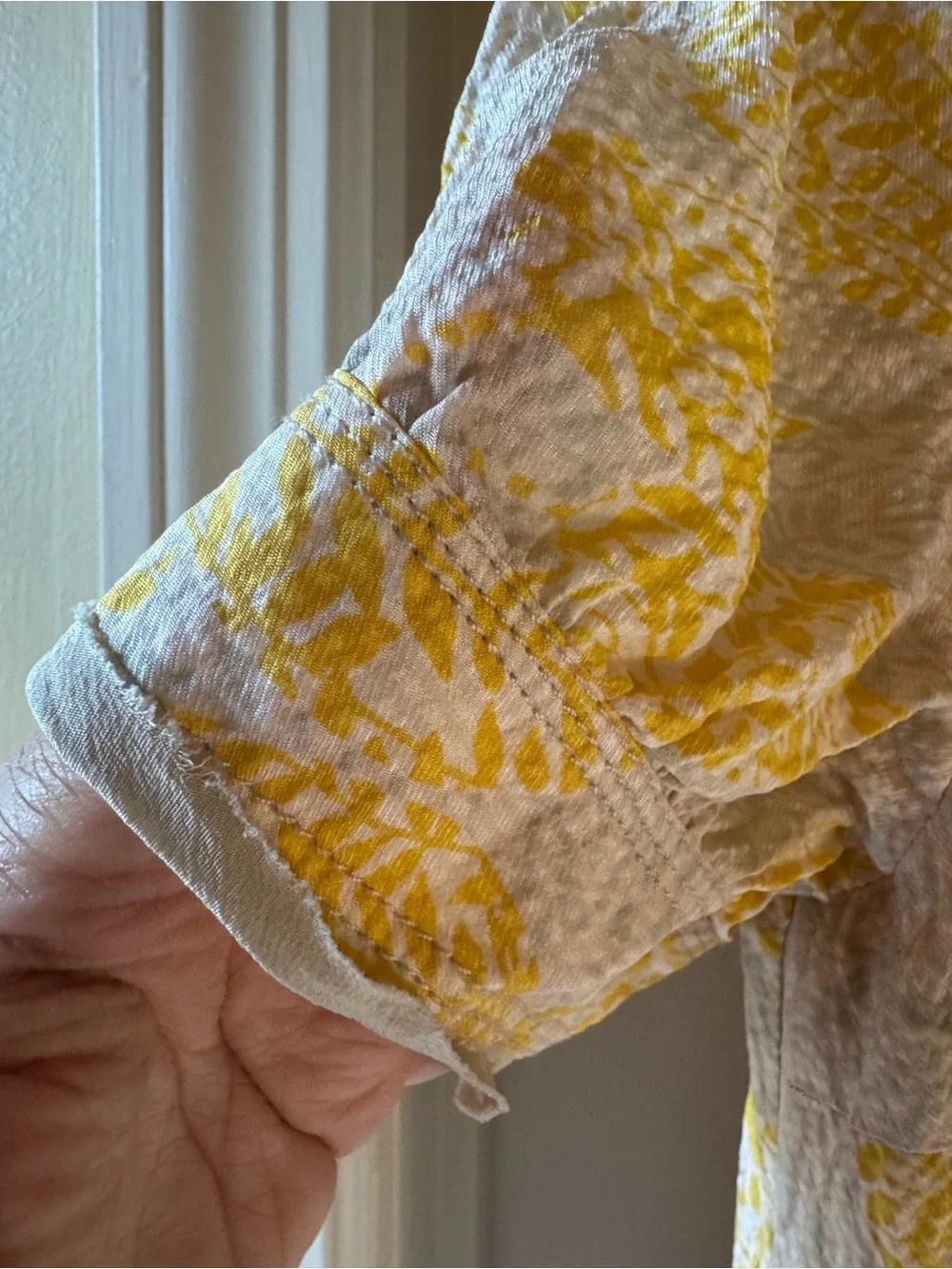 Tory Burch Yellow Printed Textured Puff Sleeve Goldtone Button 100% silk Sz 10